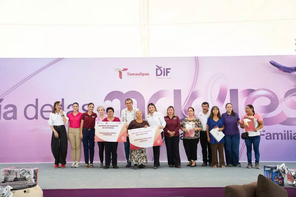 El gobernador Américo y su esposa María de Villarreal celebran a las madres y llevan brigada de servicios a Abasolo