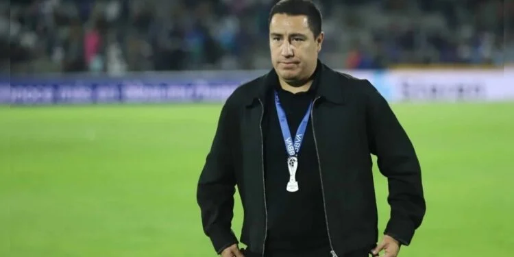 Representante de Efraín Juárez aclara futuro del técnico en Pumas
