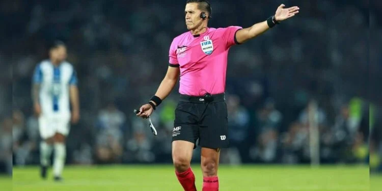 Polémica arbitral rodea final Cruz Azul vs Pumas en CDMX