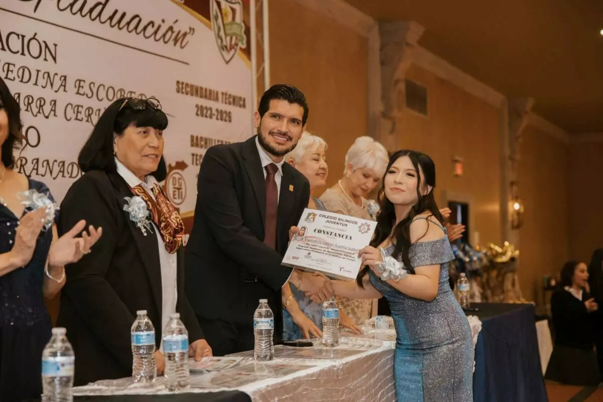 El alcalde Beto Granados apadrina graduación del Colegio Bilingüe Juventus