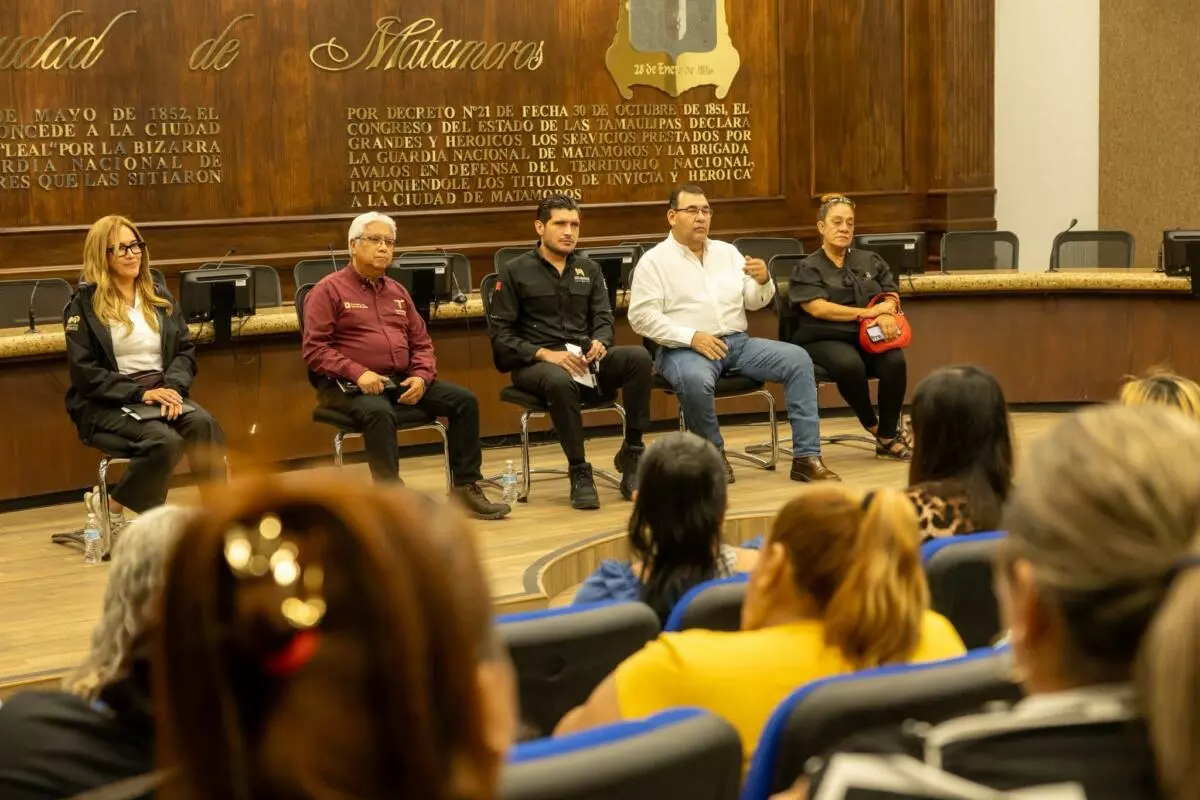 El alcalde Beto Granados se reúne con vecinos para atender problemática de apagones y fallas eléctricas