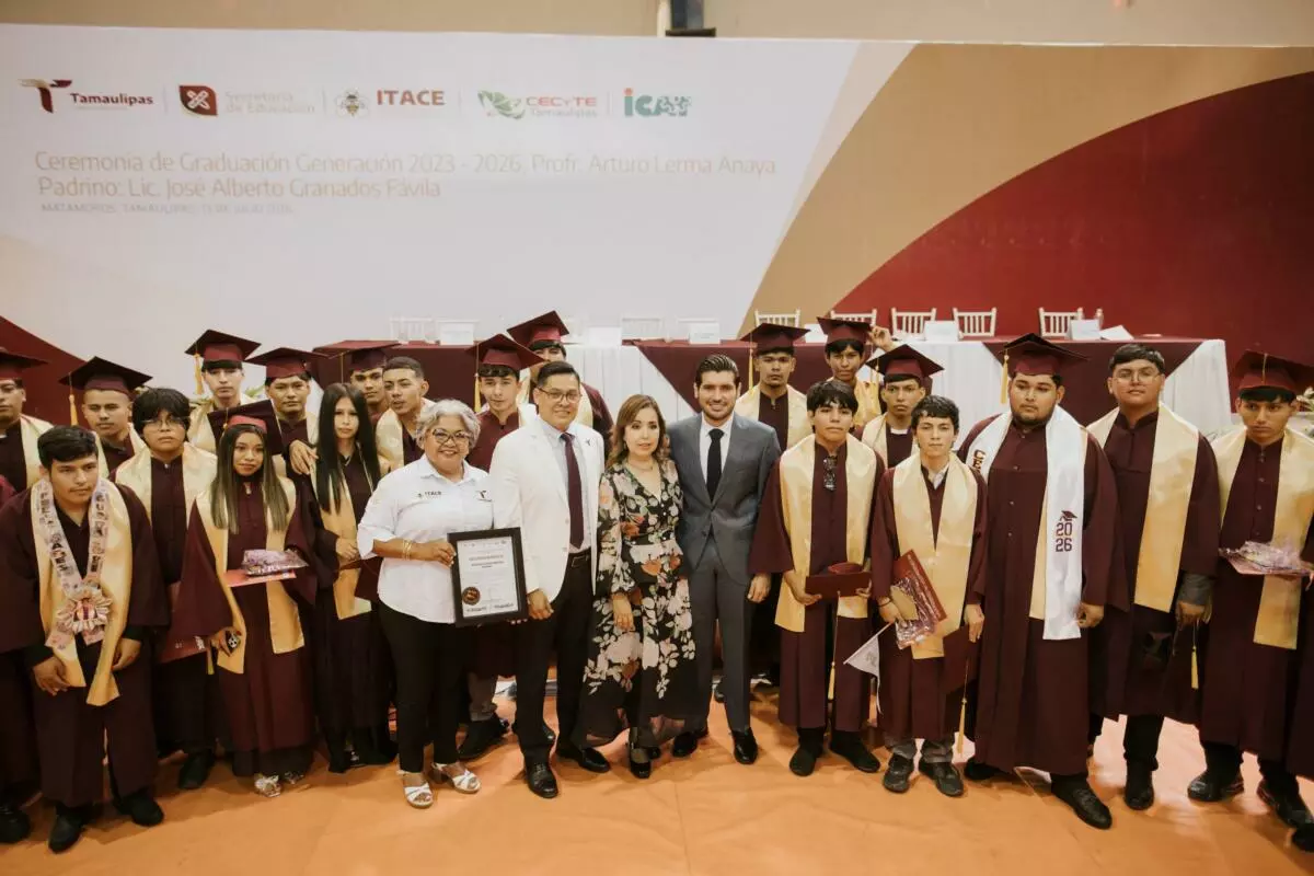 El alcalde Beto Granados acompaña graduación de estudiantes del ITACE Matamoros