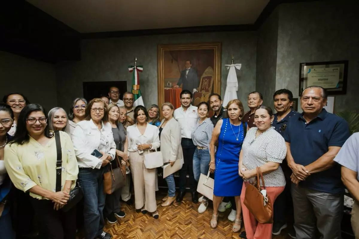 El alcalde Beto Granados dialoga con vecinos de Paseo Residencial para atender inquietudes del sector