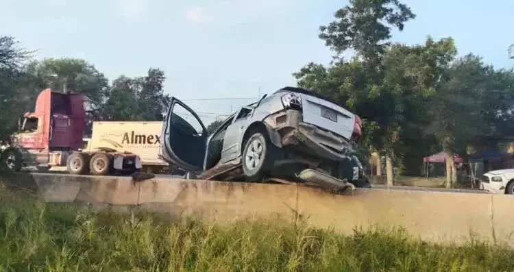 Choque entre dos vehículos genera movilización en carretera Río Bravo-Reynosa, Tamaulipas
