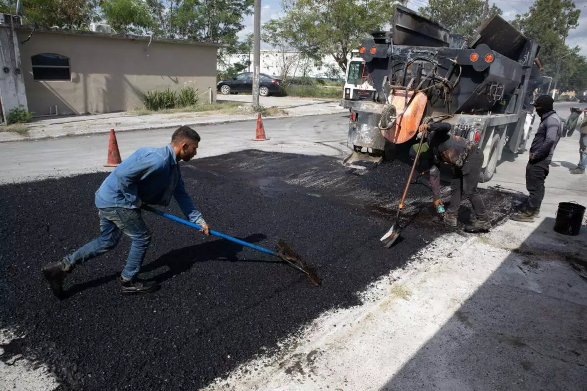Gobierno Municipal de Matamoros mantiene jornada permanente de bacheo en distintos sectores de la ciudad