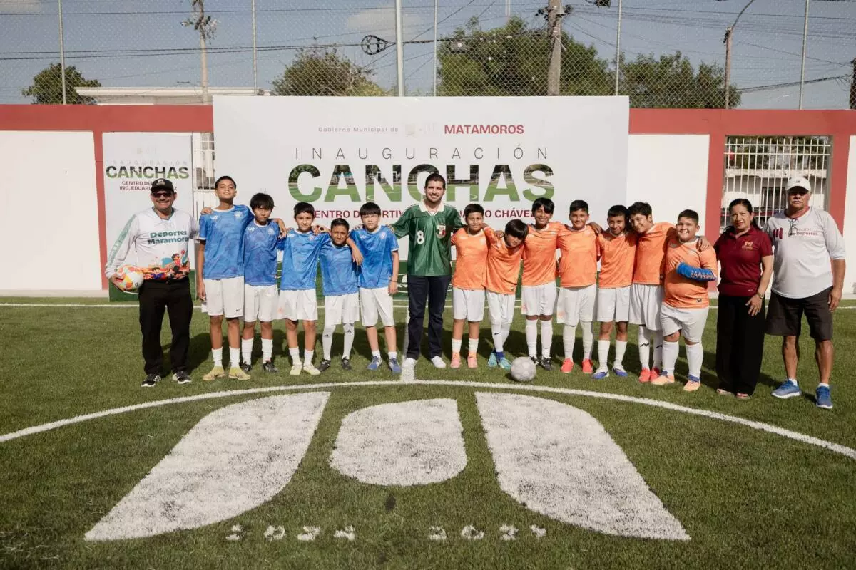 El alcalde Beto Granados entrega cancha renovada en el Centro Deportivo Eduardo Chávez