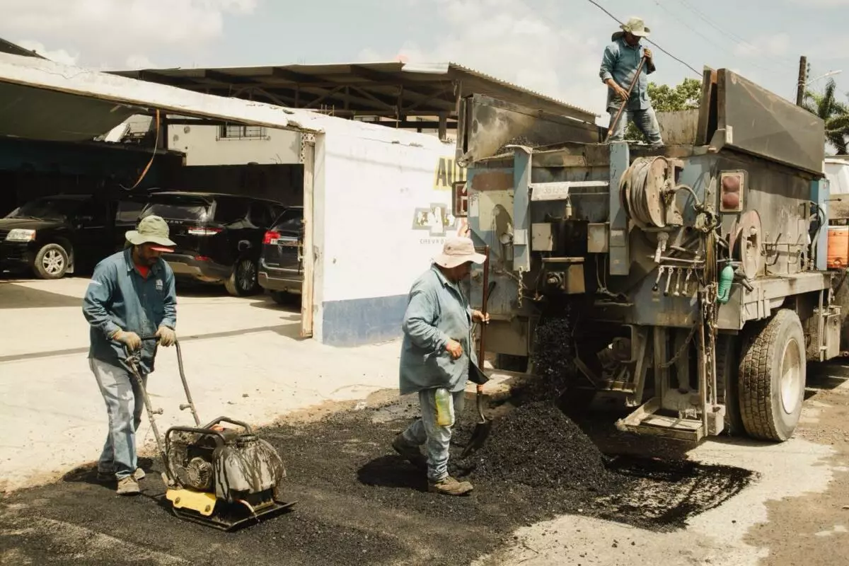 El alcalde Beto Granados mantiene jornadas permanentes de bacheo para mejorar las vialidades de Matamoros
