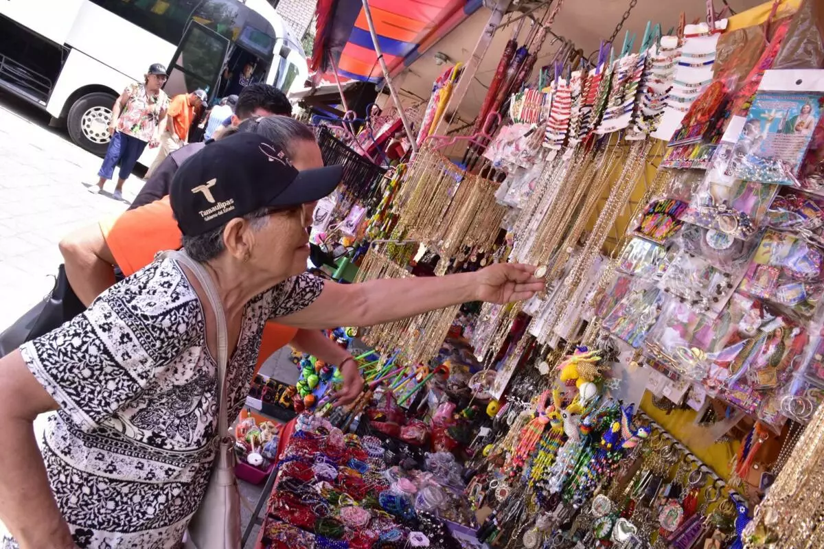 Programa de Turismo Social lleva a personas adultas mayores a disfrutar de El Chorrito, en Hidalgo, Tamaulipas