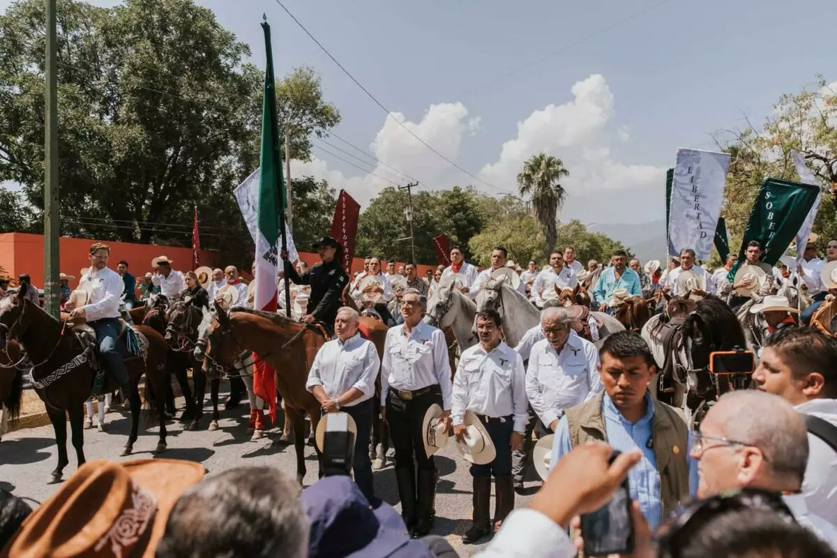 El alcalde Beto Granados participa en la Cabalgata de la Unidad junto al gobernador Américo Villarreal en Ciudad Victoria