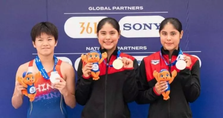 Mía y Lía Cueva hacen historia con oro y bronce para México en Mundial Juvenil de Clavados