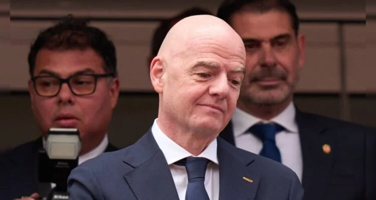 Europa, Asia y Norteamérica cuestionan liderazgo de Infantino en FIFA