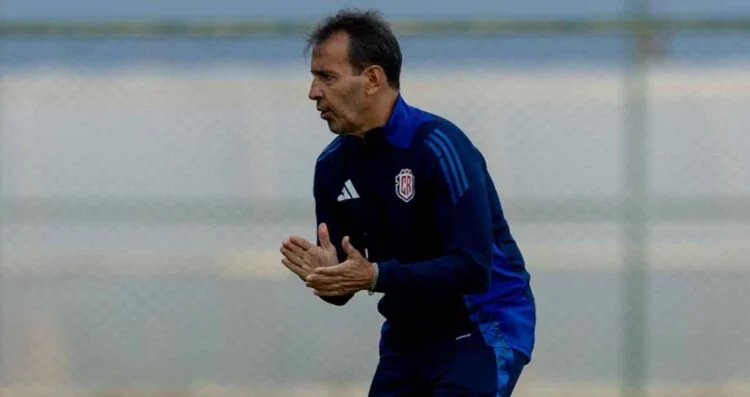 Costa Rica cesa a Fernando Batista después de solo seis encuentros