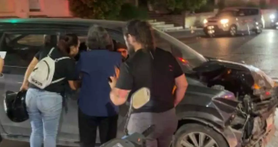 Maniobra indebida de taxista causa fuerte choque con lesionados en Matamoros, Tamaulipas