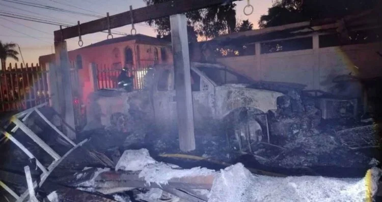 Incendio consume vivienda y vehículo en Reynosa, Tamaulipas