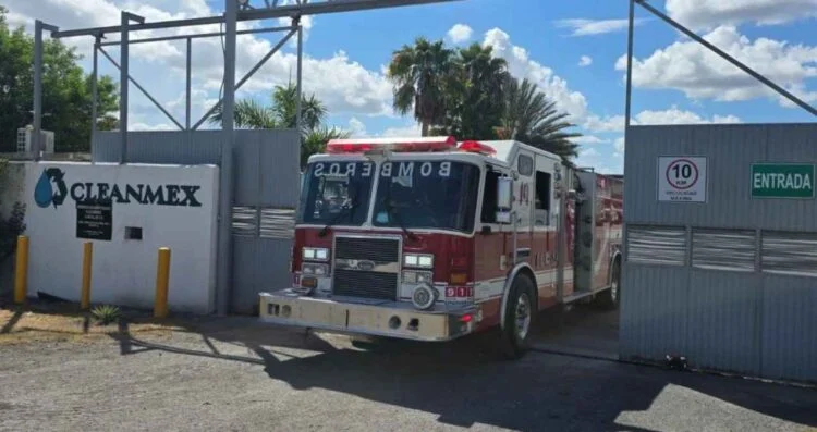 Controlan incendio tras explosión en recicladora de Matamoros, Tamaulipas