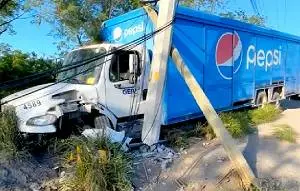Accidente deja sólo daños en carretera Reynosa-Río Bravo