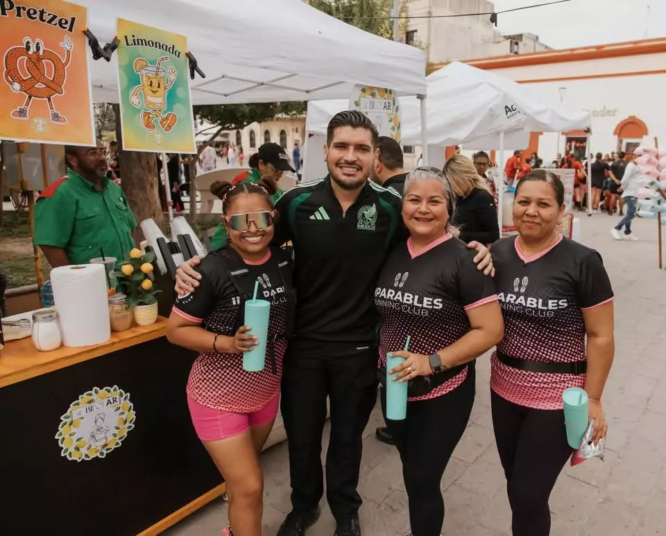 El alcalde Beto Granados celebra la primera edición de DomingueANDO en la Plaza Principal