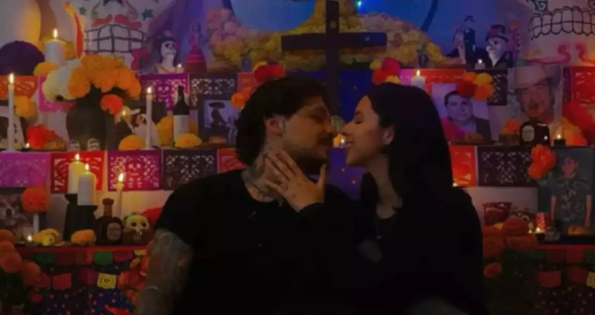 Ángela Aguilar y Christian Nodal comparten su altar de “Día de Muertos”