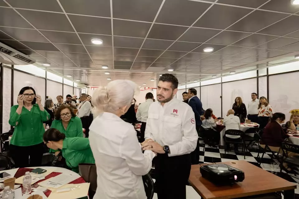 El alcalde Beto Granados destaca incremento al presupuesto educativo durante reunión con el Magisterio