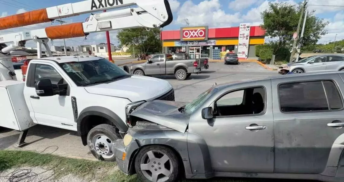 Conductor queda grave tras choque con camión en Matamoros, Tamaulipas