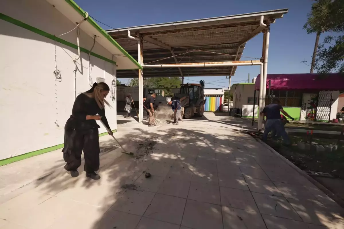 El Gobierno Municipal de Matamoros y el DIF Matamoros retiran estructura en mal estado de jardín de niños