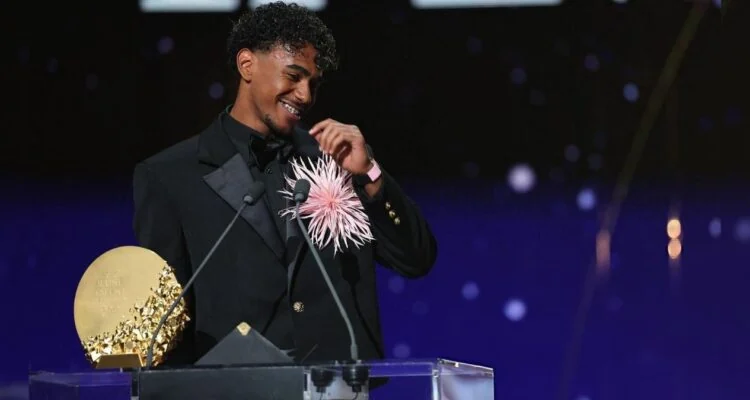 Lamine Yamal conquista en Londres su tercer Premio Kopa consecutivo en la gala del Balón de Oro 2026