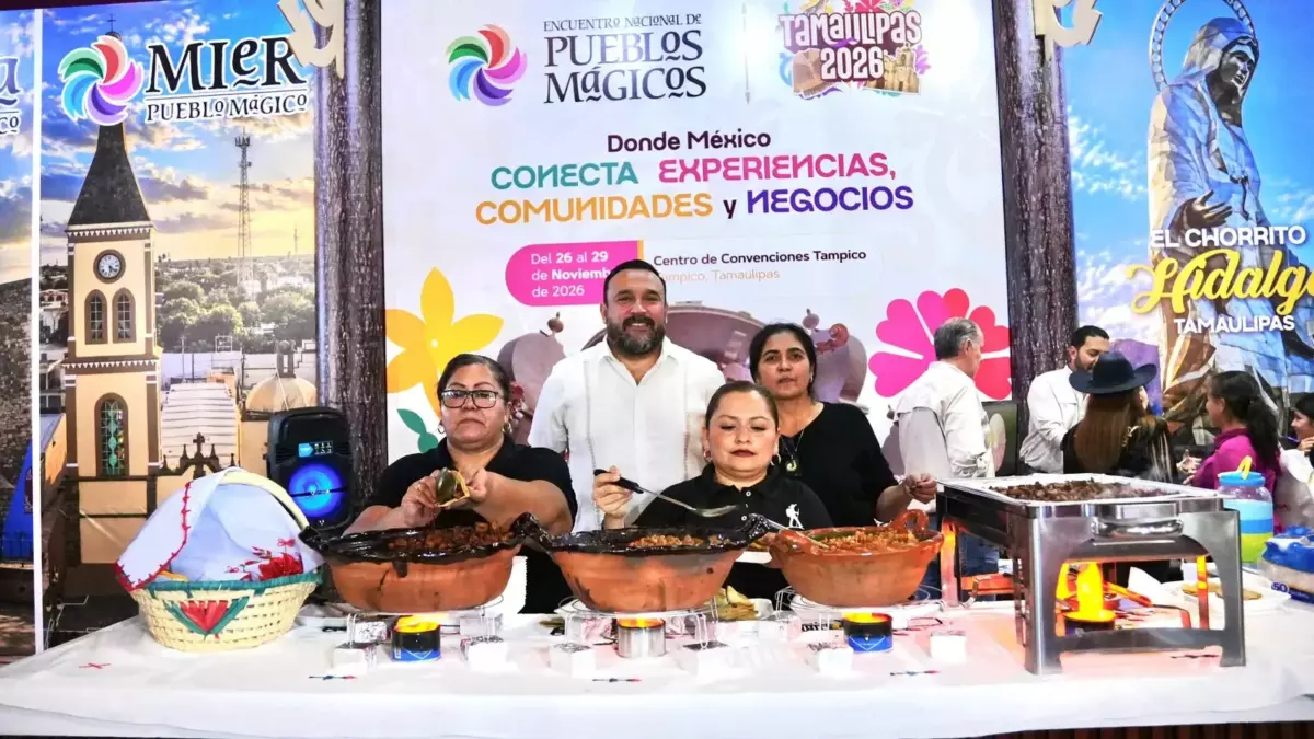Familias disfrutan de recreación y gastronomía en el stand de Turismo