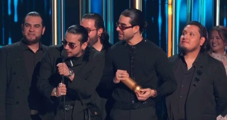 ¿Qué artistas y agrupaciones fueron los grandes triunfadores en los Premios Billboard 2026?