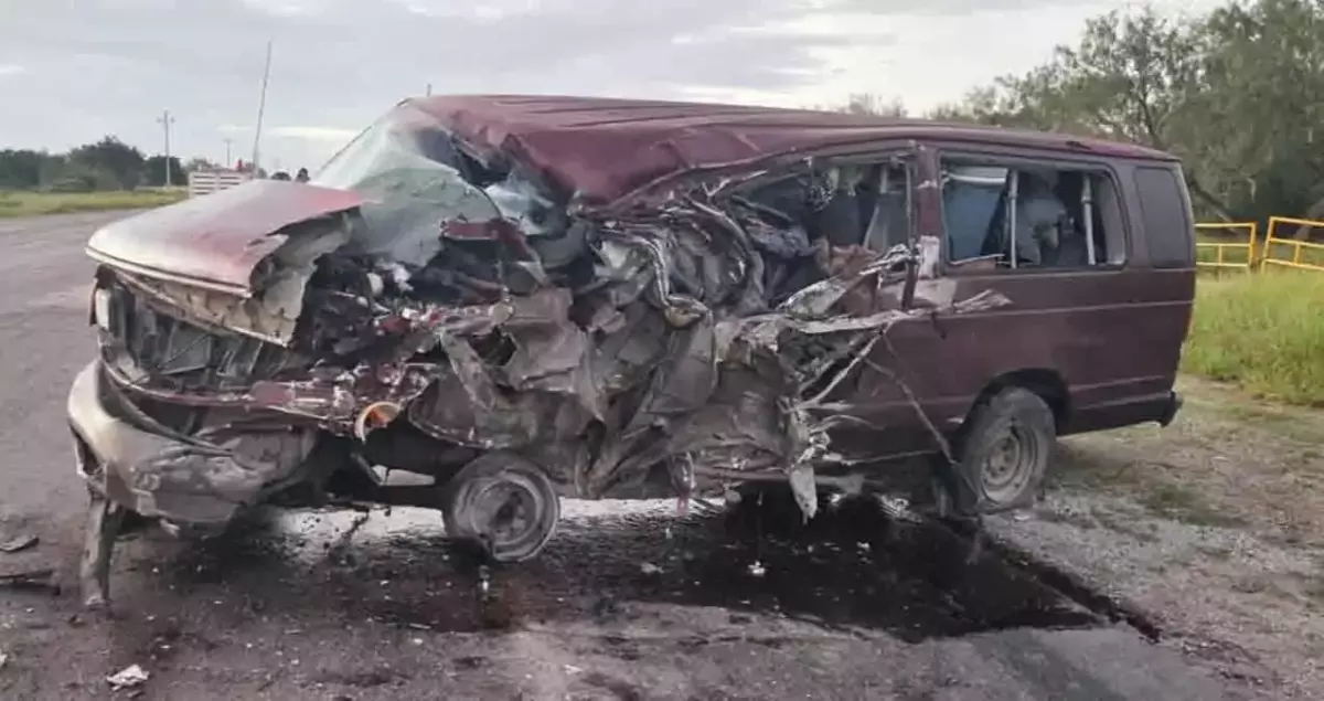 Conductor muere tras choque con tractocamión en carretera de Reynosa, Tamaulipas